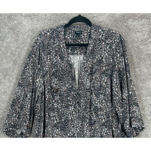 Torrid Top Womens 5X Gray Pink Floral 3/4 Roll Tab Sleeve V Neck Rayon Blouse